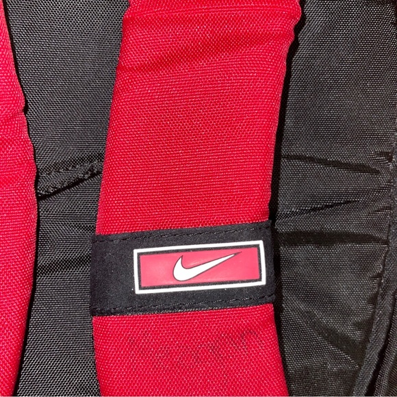 Nike Red and Black large backpack front vertical zipper pocket padded straps - Picture 15 of 15